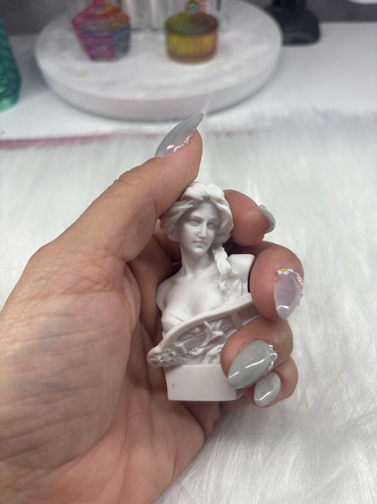 Nailfie Statue